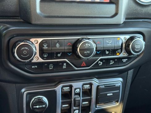 Used 2018 Jeep Wrangler Unlimited Sahara w/ Safety Group AWD/4WD image 69