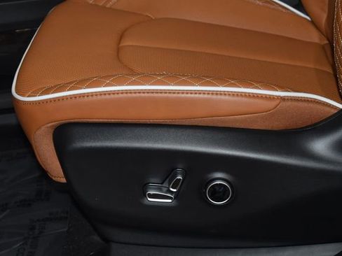 New 2026 Chrysler Pacifica Pinnacle w/ Trailer Tow Group image 11