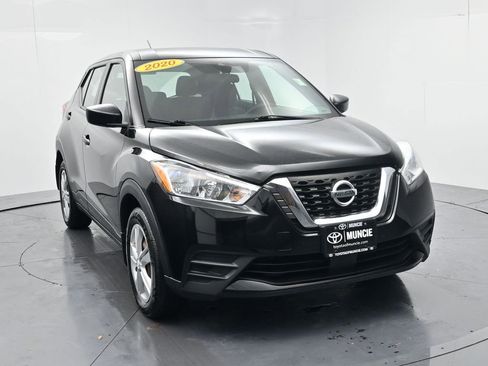 Used 2020 Nissan Kicks S image 2