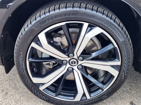 Used 2022 Volvo XC60 T8 R-Design w/ Advanced Package image 11