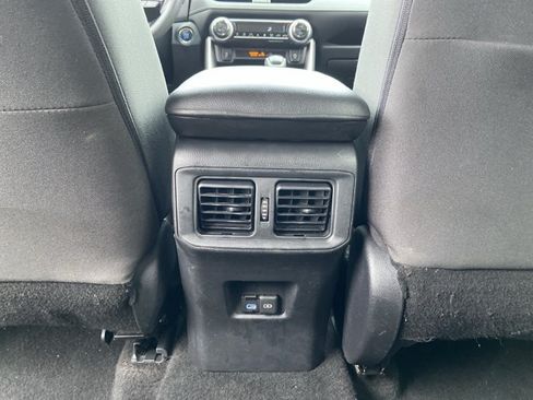 Used 2022 Toyota RAV4 XLE AWD/4WD image 26