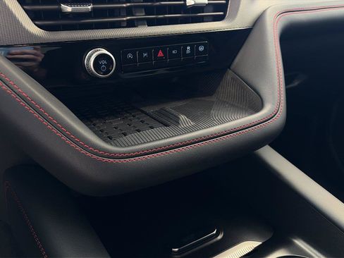 Used 2025 Ford Explorer ST AWD/4WD image 25