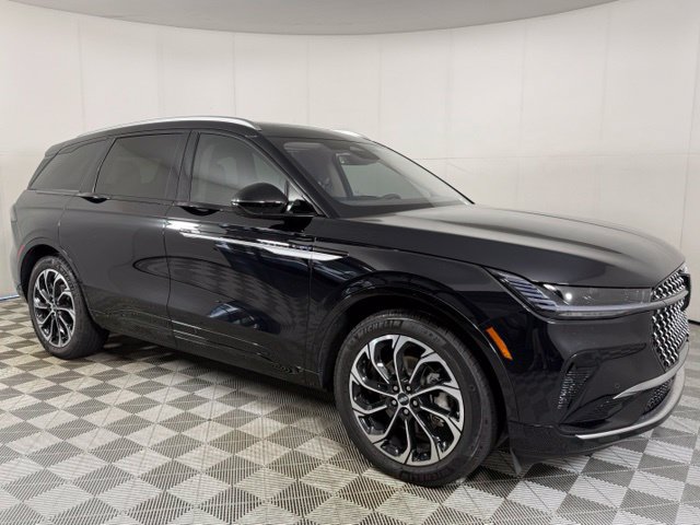 Used 2025 Lincoln Nautilus Reserve AWD/4WD image 11