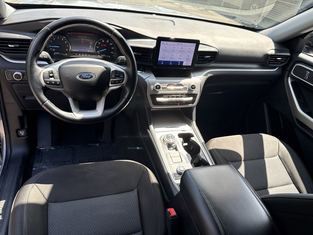 Used 2023 Ford Explorer XLT AWD/4WD image 29