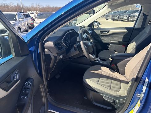 Used 2022 Ford Escape SE image 9