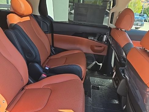 New 2025 Kia Carnival SX Prestige image 11