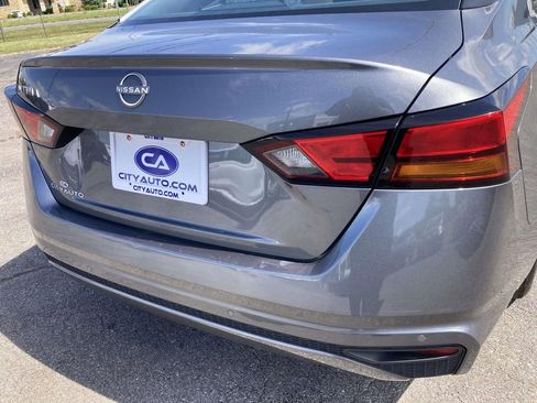 Used 2025 Nissan Altima 2.5 SV FWD image 11