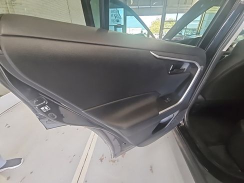 Used 2019 Toyota RAV4 LE image 11