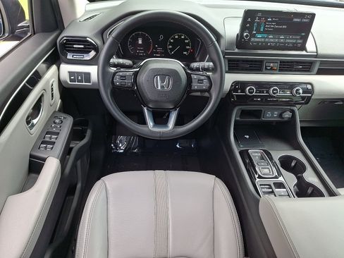 Used 2025 Honda Pilot EX-L image 11