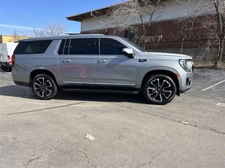 Used 2023 GMC Yukon XL SLT video 2