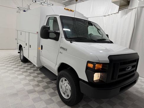 Used 2013 Ford E-350 and Econoline 350 Super Duty w/ PWR Locks & Windows Group image 24