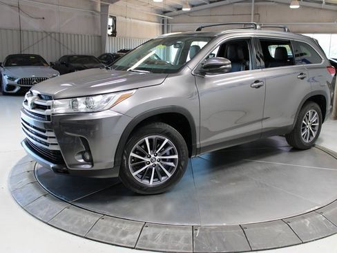 Used 2019 Toyota Highlander XLE image 4