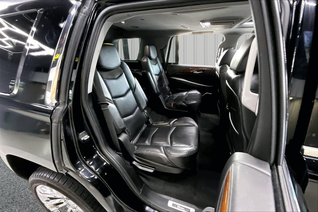 Used 2019 Cadillac Escalade Premium Luxury w/ LPO, Radiant Package AWD/4WD image 27