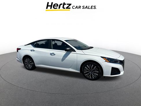 Used 2025 Nissan Altima 2.5 SV FWD image 1