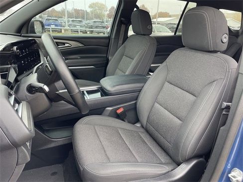 Used 2024 Chevrolet Traverse LT image 23