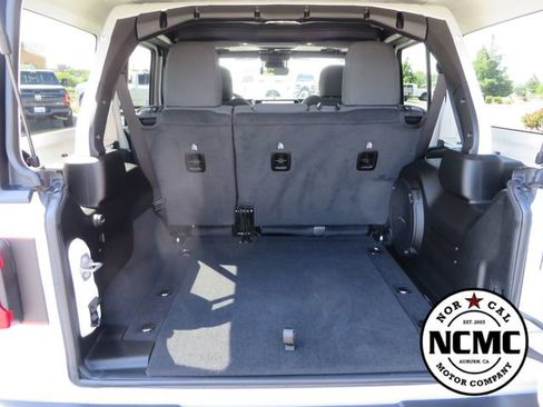 Used 2024 Jeep Wrangler Unlimited Rubicon w/ Technology Group AWD/4WD image 59