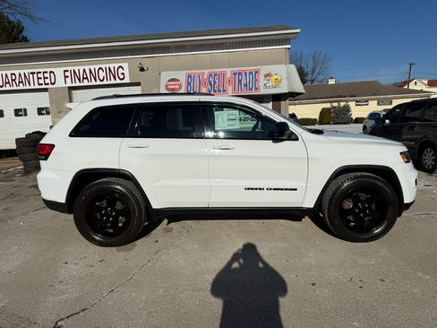 Used 2018 Jeep Grand Cherokee Laredo image 8
