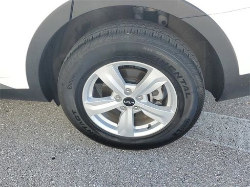 Used 2023 Kia Sorento LX image 5