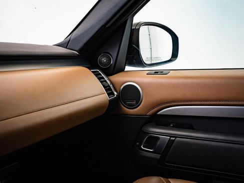 Used 2023 Land Rover Discovery S R-Dynamic image 40