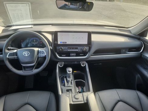 Certified 2025 Toyota Grand Highlander AWD image 14