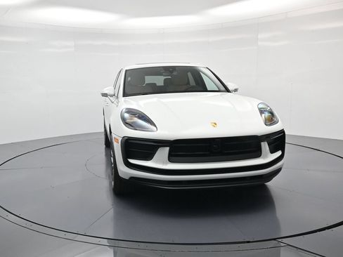 Certified 2026 Porsche Macan AWD/4WD image 33