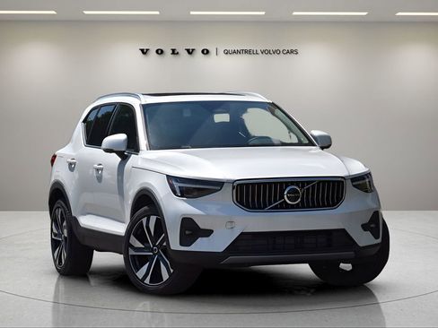 Certified 2025 Volvo XC40 B5 Plus w/ Protection Package Premier image 1