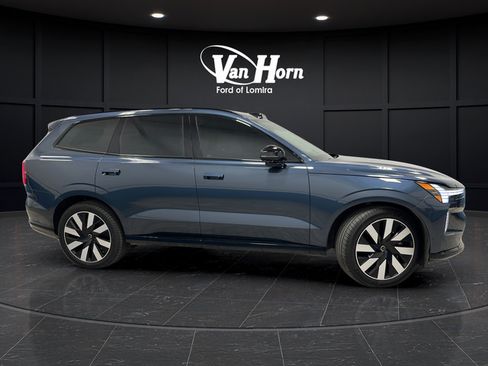 Used 2025 Volvo EX90 Ultra AWD/4WD image 2