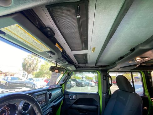 Used 2020 Jeep Wrangler Unlimited Sahara image 32