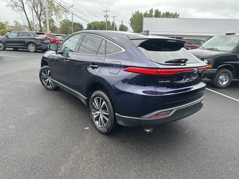 Used 2024 Toyota Venza LE image 6