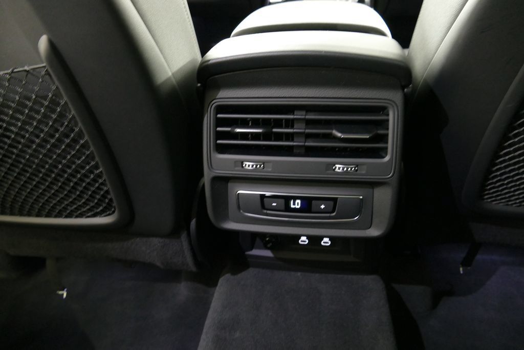 Used 2025 Audi Q7 2.0T Premium w/ Convenience Plus Package AWD/4WD image 29