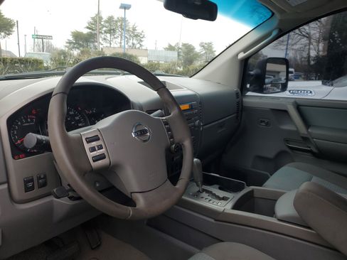 Used 2006 Nissan Titan SE image 18