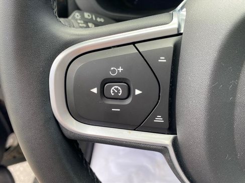 Used 2022 Volvo XC60 B5 Momentum AWD/4WD image 17