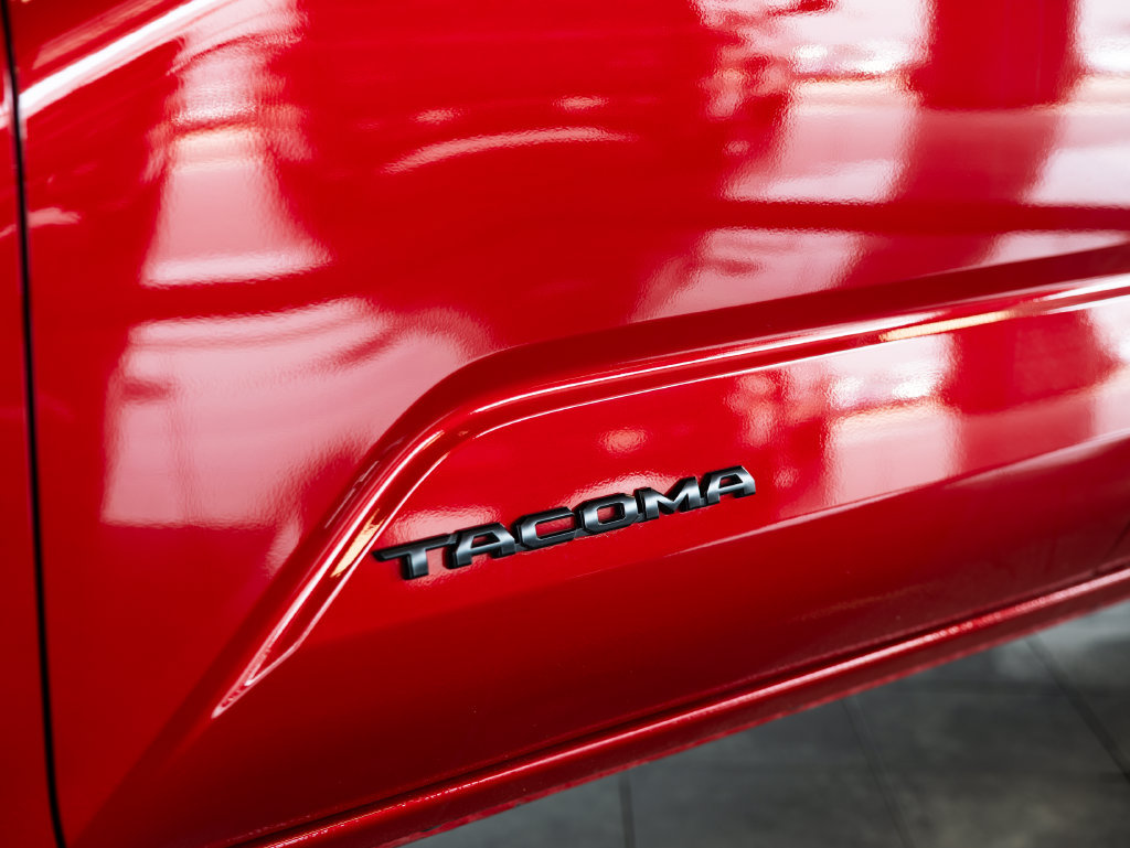 Certified 2025 Toyota Tacoma TRD Off-Road AWD/4WD image 8