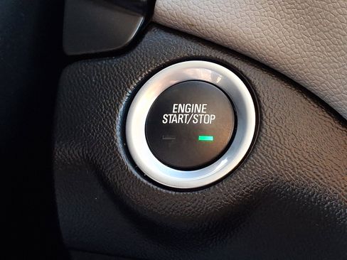 Used 2020 Chevrolet Equinox LS w/ LS Convenience Package image 24