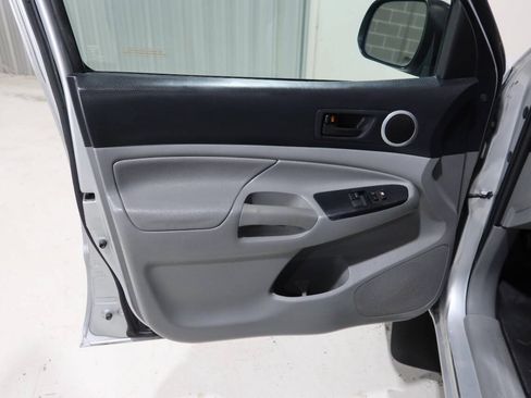 Used 2013 Toyota Tacoma PreRunner w/ SR5 Pkg RWD image 19