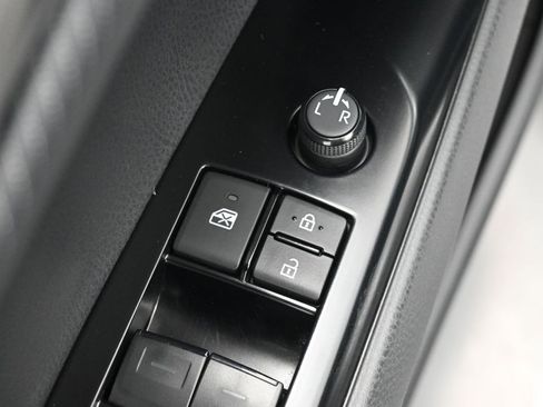 Certified 2025 Toyota Camry SE w/ Convenience Package image 12