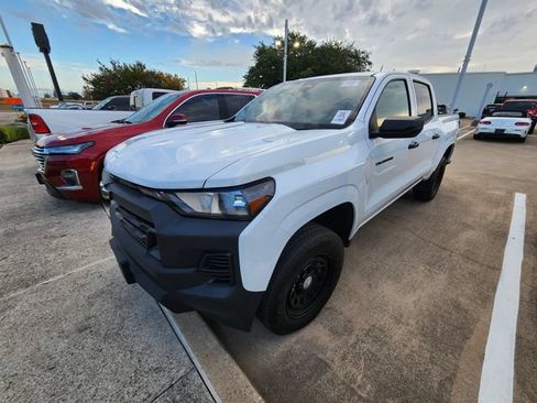 Used 2024 Chevrolet Colorado W/T w/ WT Convenience Package II RWD image 3