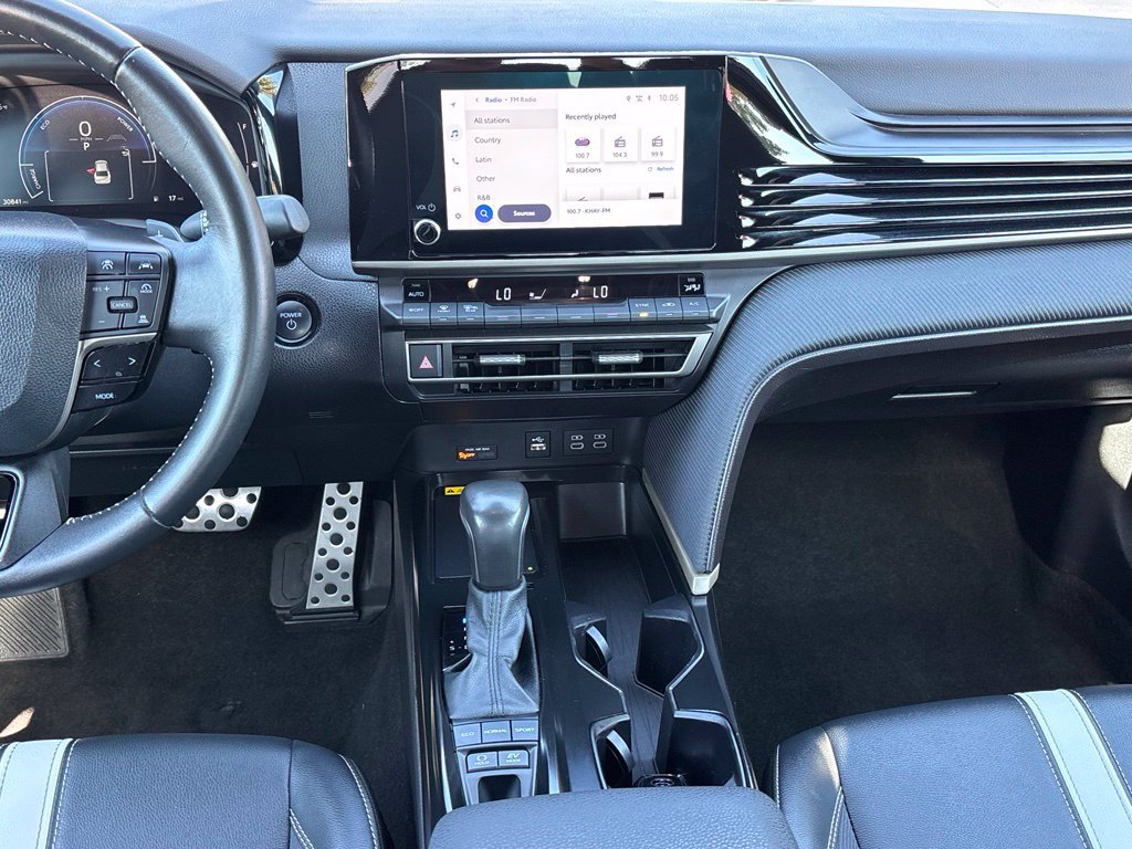 Used 2025 Toyota Camry SE FWD image 14