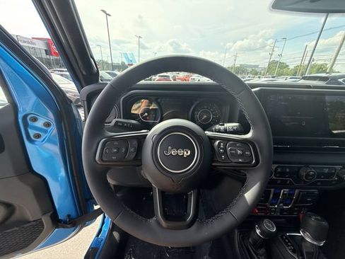 Used 2026 Jeep Wrangler Unlimited Rubicon AWD/4WD image 14