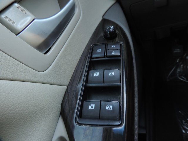 Used 2016 Toyota Sienna XLE w/ XLE Navigation Package FWD image 26