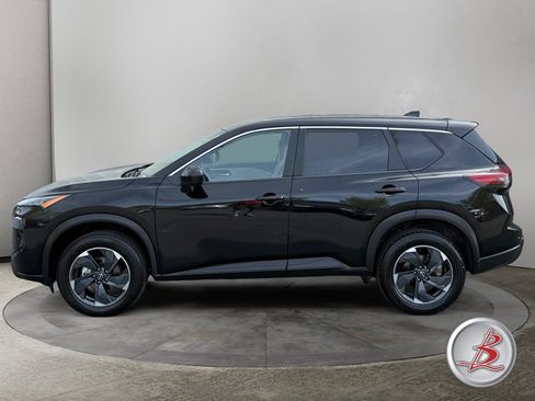 Used 2025 Nissan Rogue SV AWD/4WD image 4