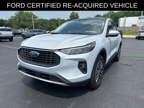 Used 2025 Ford Escape SE FWD image 2