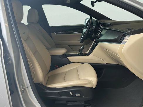Used 2018 Cadillac XT5 FWD image 23