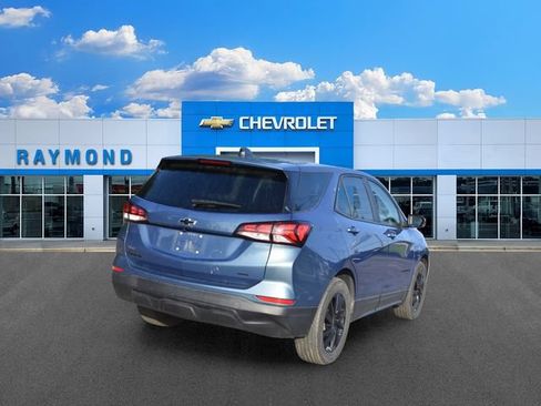 Used 2024 Chevrolet Equinox LS w/ LS Convenience Package AWD/4WD image 3