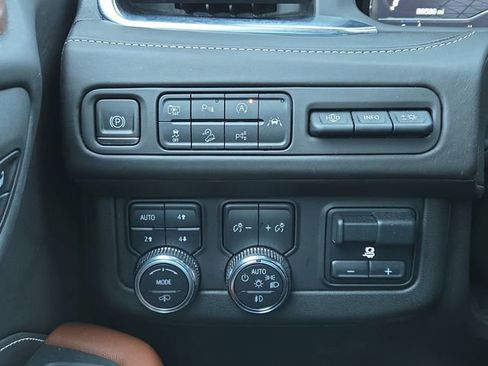 Used 2023 GMC Yukon Denali Ultimate image 28