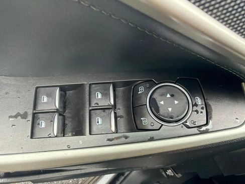 Used 2023 Ford Explorer XLT AWD/4WD image 42