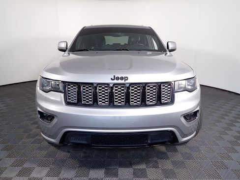 Used 2019 Jeep Grand Cherokee Altitude AWD/4WD image 11