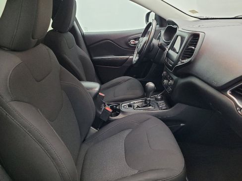 Used 2019 Jeep Cherokee Latitude w/ Cold Weather Group image 21