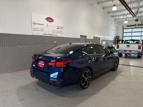 Certified 2023 Nissan Altima 2.5 SR w/ SR Premium Package FWD image 3