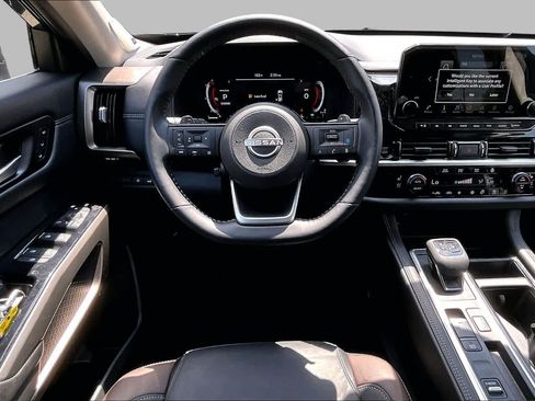 Certified 2025 Nissan Pathfinder Platinum w/ Cargo Package FWD image 6